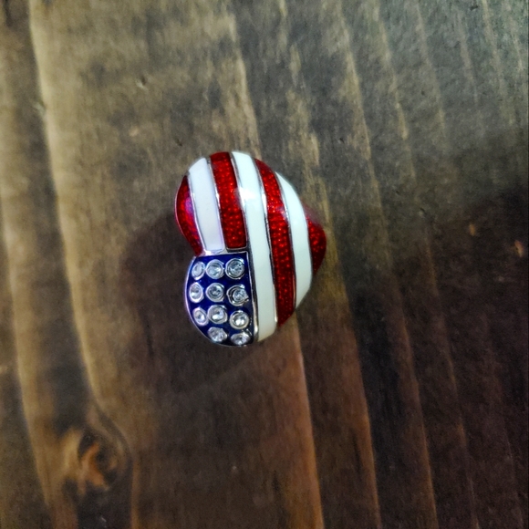 American Flag Heart Pin - Picture 1 of 1